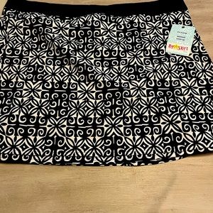 Rip Skirt Hawaii size XL. Black and white print. Great as a cover up or skirt.